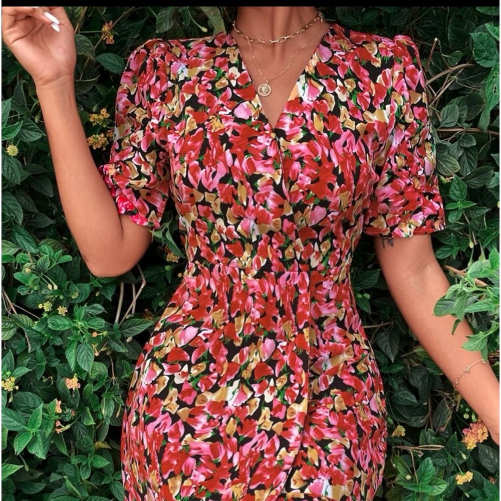 Allover Floral Wrap Ruffle
Hem Dress
Red / L(8/10) Style 23